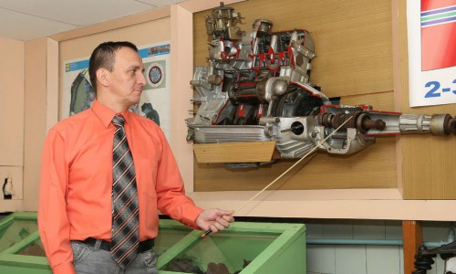 Директор автошколы: "В Чепецке на права лучше сдают женщины, чем мужчины"