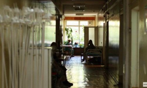 Чепчанку, которая живет вместе с дочерью и тремя внуками, в принудительном порядке обязали лечиться от туберкулеза