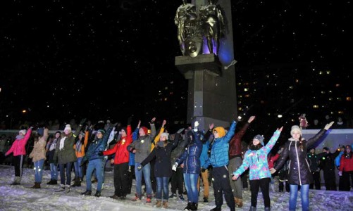 В Кирово-Чепецке прошел флэшмоб «Будь ярче!»