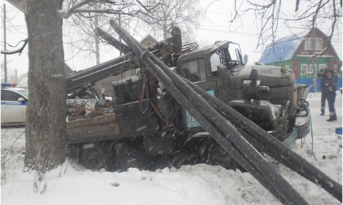 Смертельное ДТП в Кирово-Чепецком районе: из-за столкновения «ЗИЛа» и «Митсубиши» погибли два человека