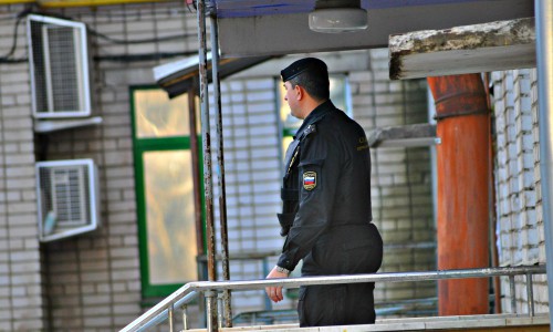 В кировской полиции помощник командира роты избил подчиненного