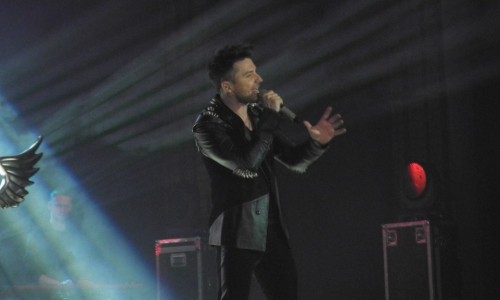 В Кирове Сергей Лазарев отчитал охрану и световика прямо на концерте