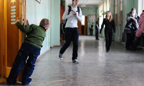 Причиной смерти кировского школьника могли стать оценки и замечания в дневнике