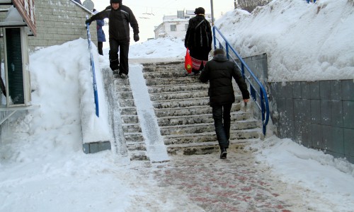 В понедельник на дорогах Чепецка будет накат и гололедица