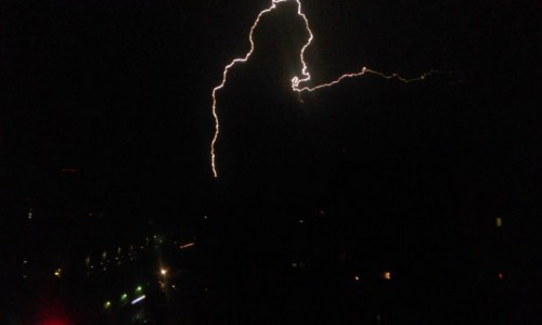 В небе Кировской области сверкнула зимняя молния