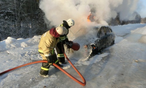 В Опаринском районе во время движения вспыхнула «Лада Калина»
