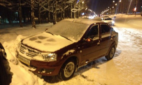 В Кирово-Чепецке машина для уборки улиц наехала на иномарку и скрылась