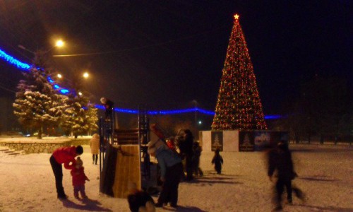 Стало известно, когда в Кирово-Чепецке уберут новогоднюю елку