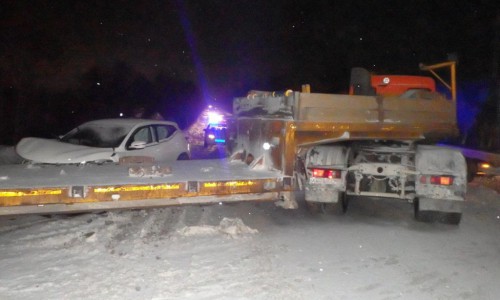 В Нововятске столкнулись КамАЗ и иномарка