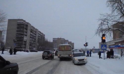 В Чепецке иномарка выехала на тротуар и сбила женщину