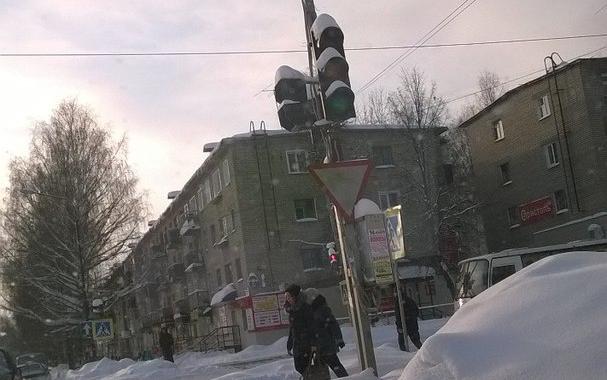 Чепчанка: «Почему на оживленном городском перекрестке не работает светофор?»