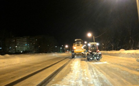 В Чепецке начали посыпать улицы специальными реагентами