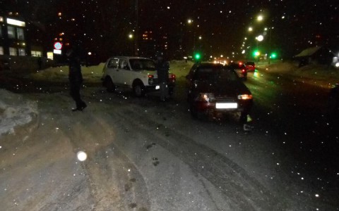 В Кирово-Чепецке два водителя «ВАЗа» не поделили дорогу