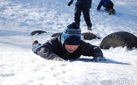 В Кировской области школьник после катания с горки три дня провел в реанимации
