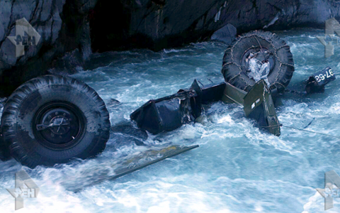 В Дагестане грузовик упал в пропасть: в машине находились кировский полицейский и его коллега