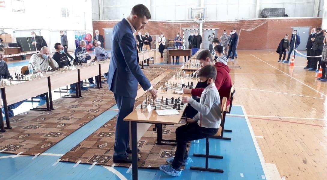 9-летний шахматист из Кирово-Чепецка восхитил гроссмейстера Сергея Карякина своей игрой