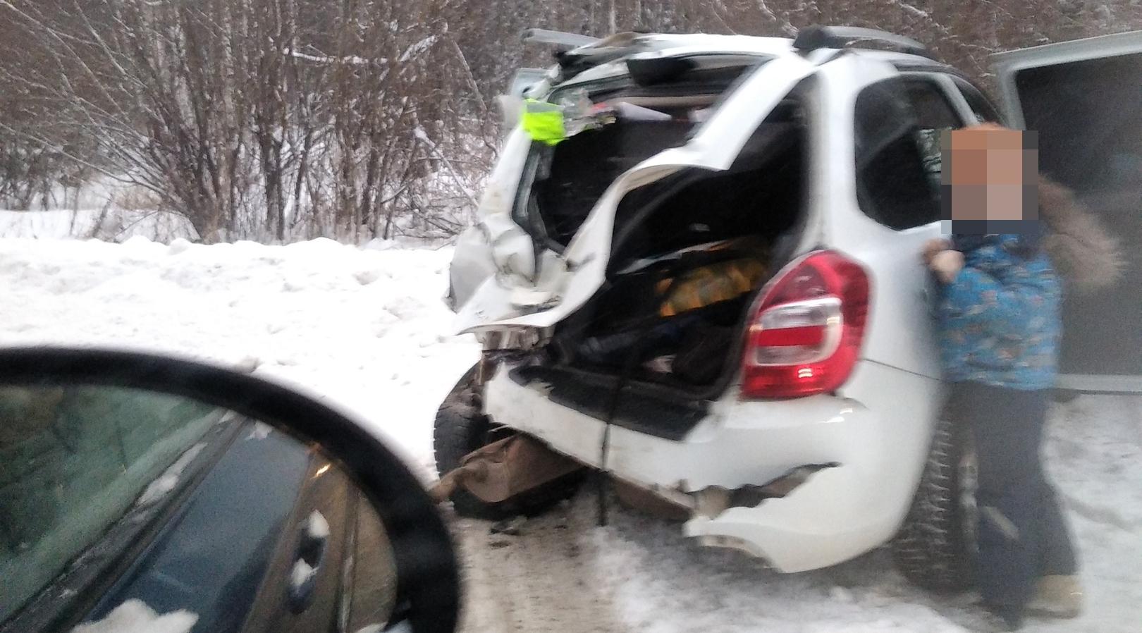 На трассе в Кирово-Чепецком районе произошло тройное ДТП