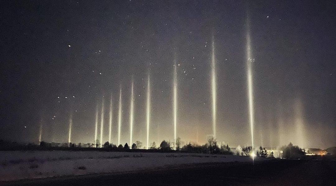 Житель Кирово-Чепецка сфотографировал яркий световой лес