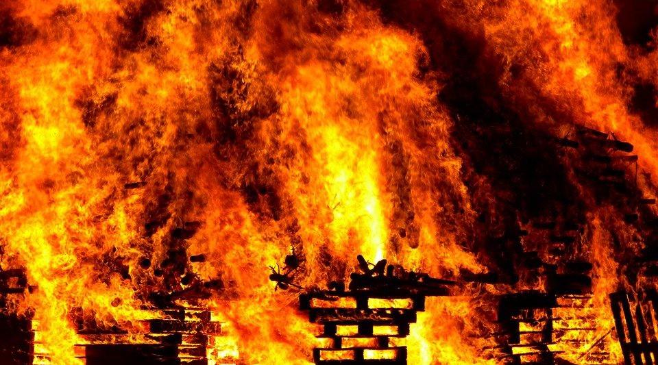 В Кирово-Чепецке произошел пожар в гаражном боксе