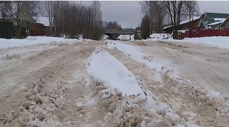 Автобус отказался везти ребенка до деревни в Кирово-Чепецком районе из-за снега