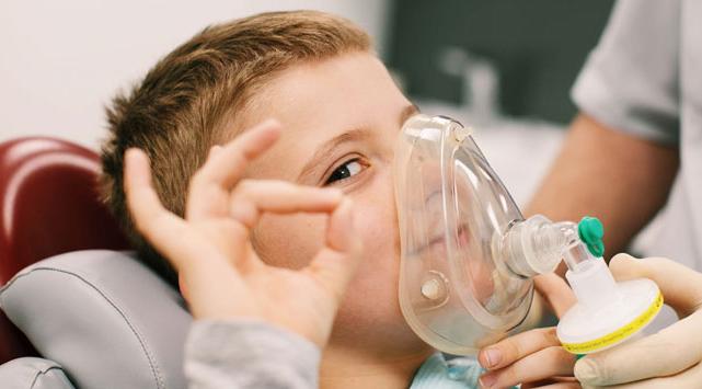 Какая анестезия безопасна для ребенка во время лечения зубов?