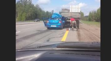 В Кирово-Чепецком районе иномарка въехала в КамАЗ: видео