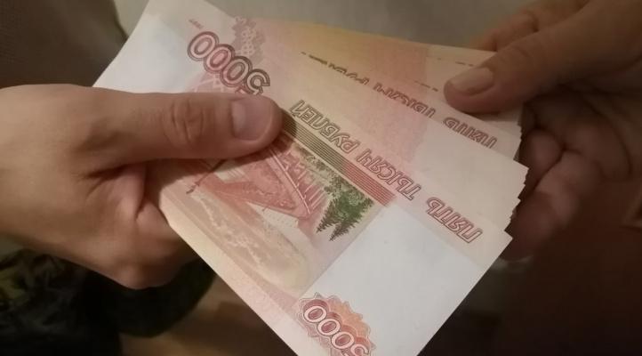 В Кирово-Чепецке бывшего сотрудника администрации обвинили в получении взяток