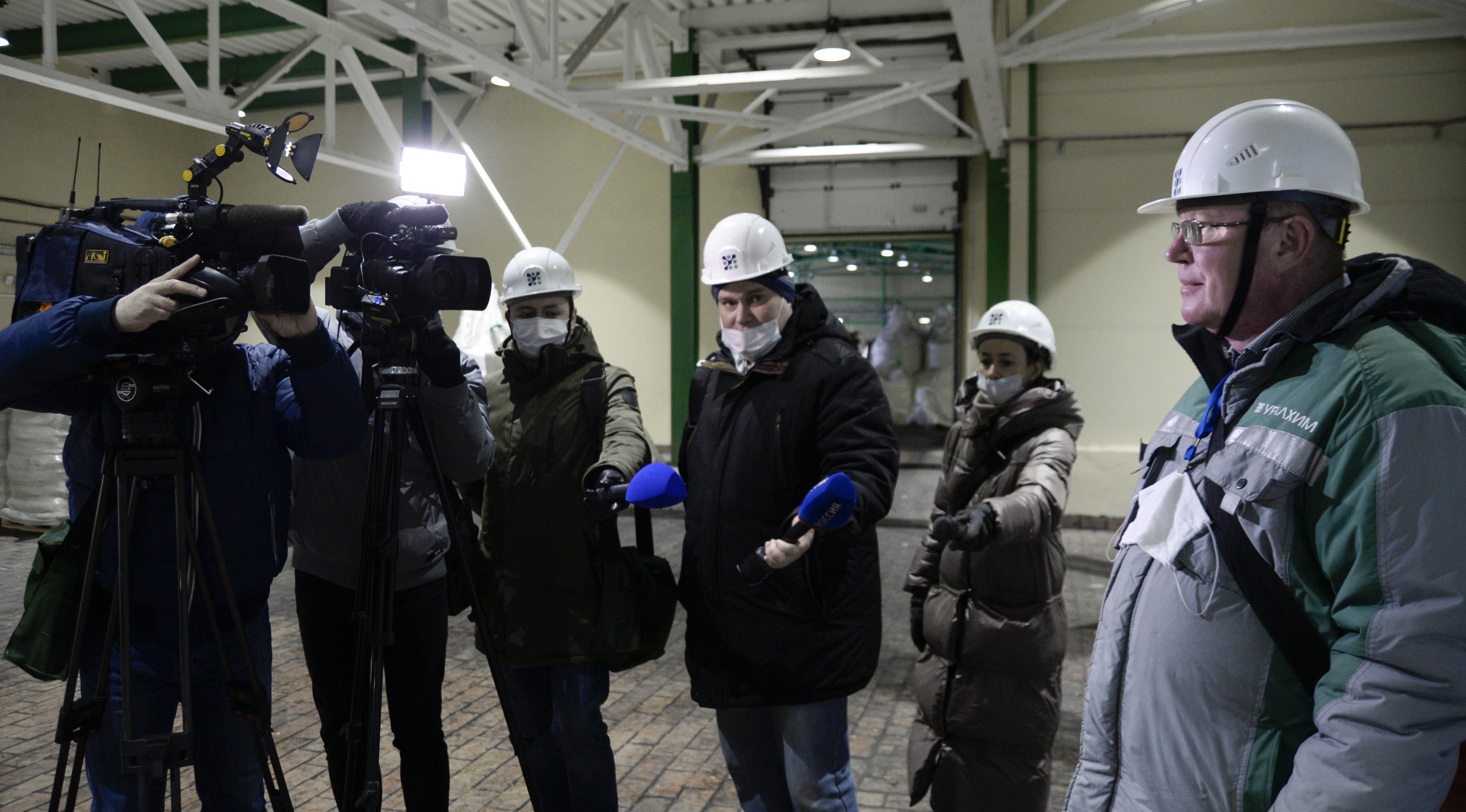 В филиале «КЧХК» прошла обзорная экскурсия на новое производство нитрата кальция