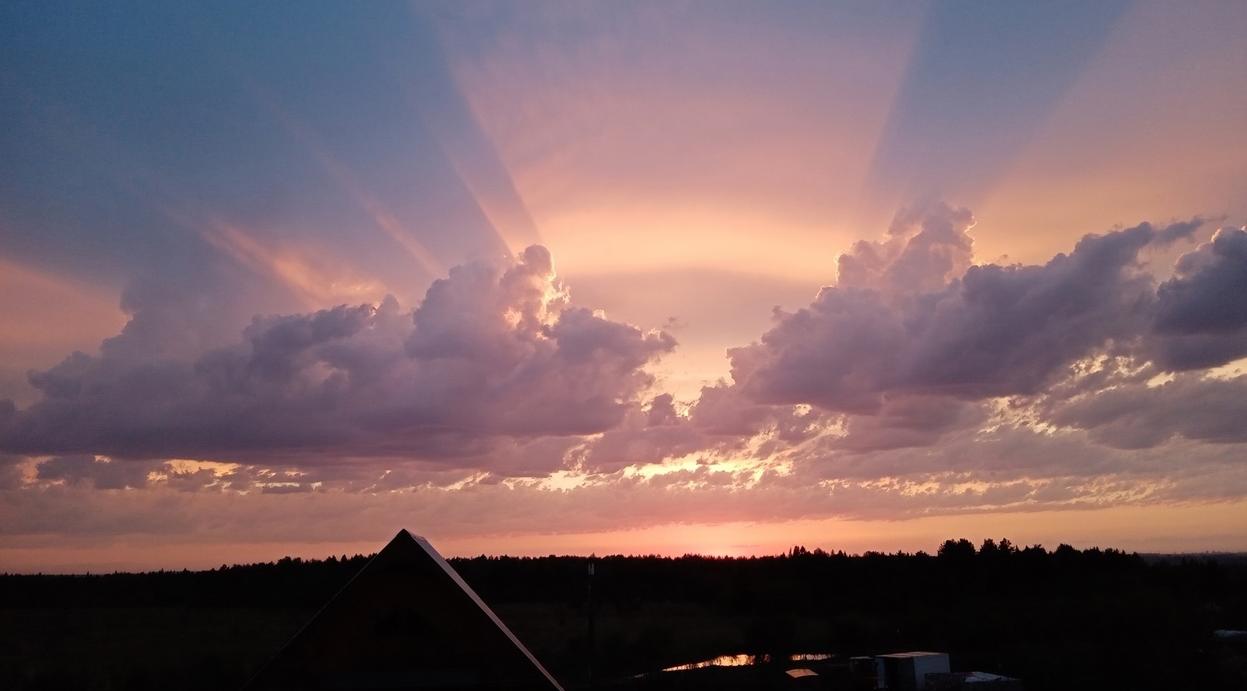 Аномальная жара и редкие противосумеречных лучи: подборка погодных аномалий Чепецка