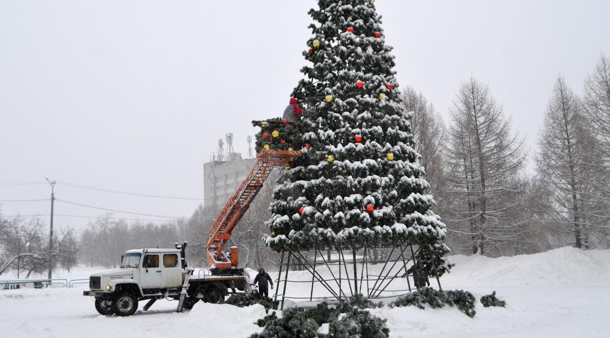 Фото дня: в Кирово-Чепецке разобрали новогоднюю елку 