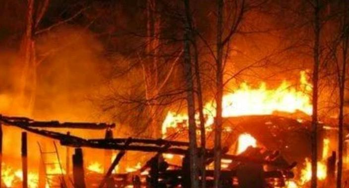В Кирово-Чепецком районе из-за грозы загорелся садовый домик