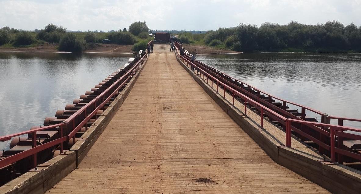 «Им безразлична судьба жителей Каринторфа»: женщину пришлось нести через мост на руках