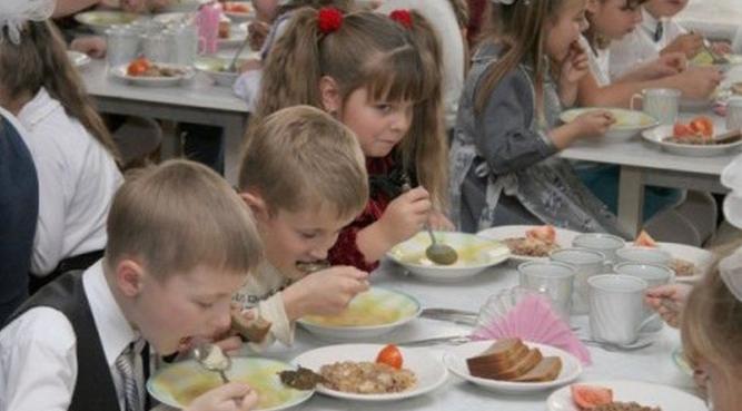 Стало известно, сколько потратят на еду для школьников Чепецка в 2021 году