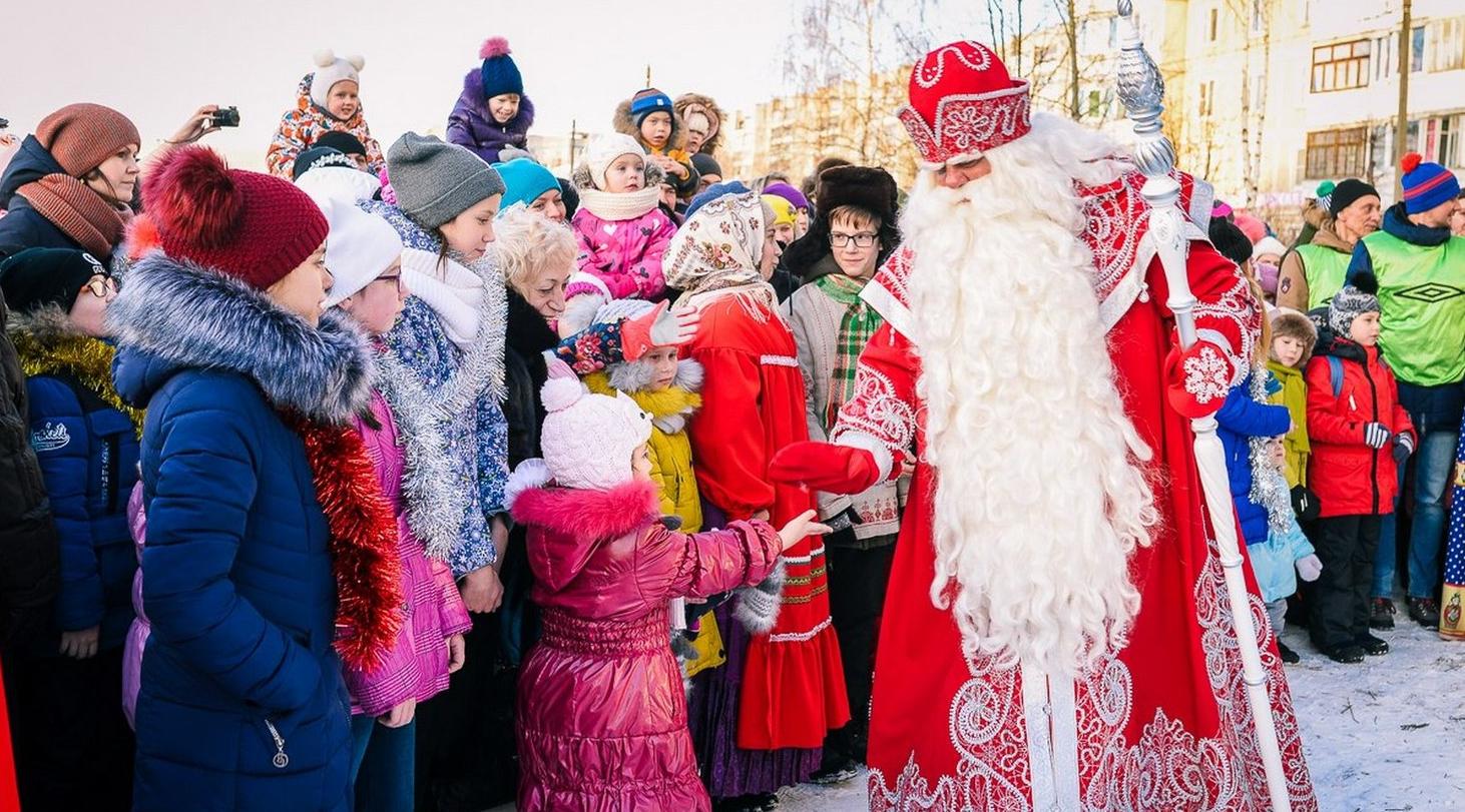 Стало известно, что просят россияне у Деда Мороза в 2020 году