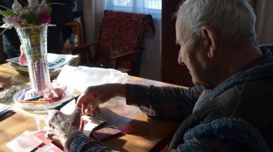 Льготы для ветеранов труда хотят дополнить бесплатным проездом