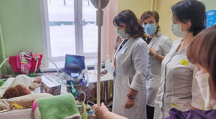 Кировские врачи спасли ребенка со стопроцентным поражением легких