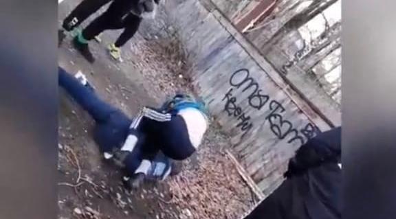 В Кирово-Чепецке школьники устроили драку под радостные возгласы толпы