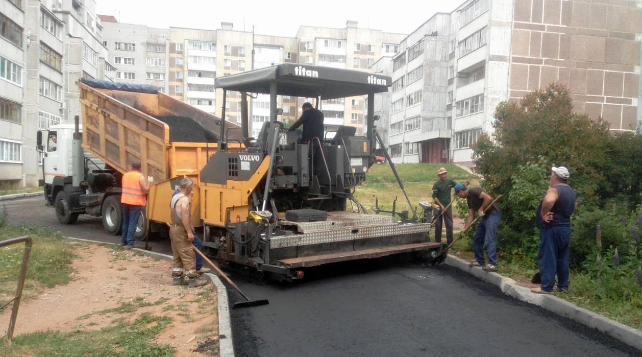 Завершается благоустройство дворов на улице Комиссара Утробина