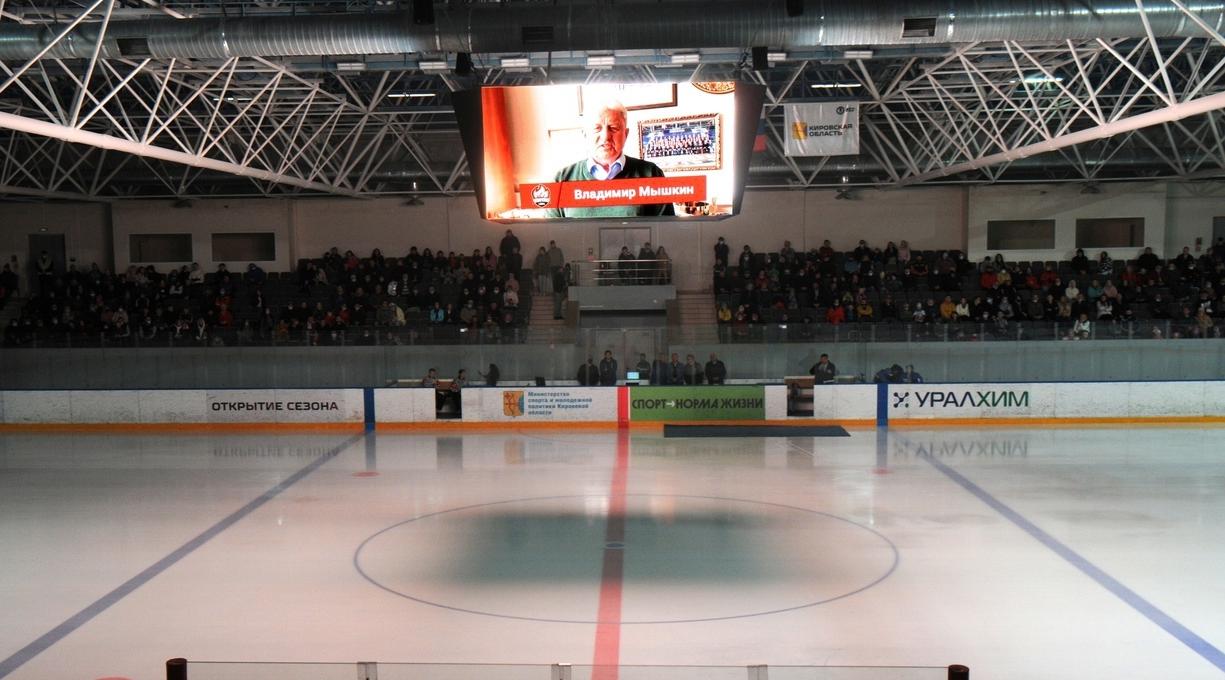 Хоккейный матч в «Олимп-Арене» прошел при переполненных трибунах