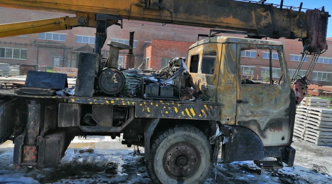 В Кирово-Чепецке вспыхнул автокран: спасатели назвали причину пожара