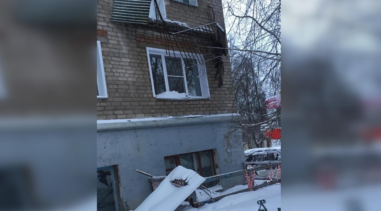 Руководитель УК рассказал, из-за чего на самом деле рухнул балкон в Кирово-Чепецке