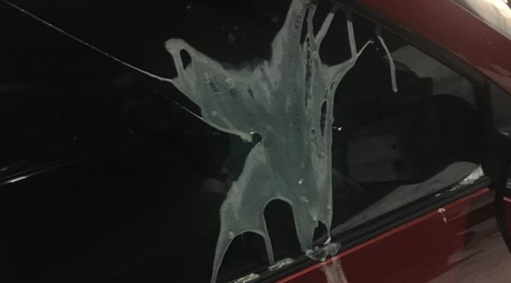 «Чтобы занять место, звоню соседу»: чепчане о своем опыте борьбы за парковочные места