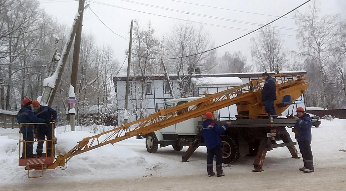 В Чепецке меняют опоры освещения: горожан просят быть внимательнее