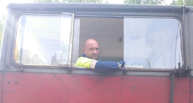 Пошел по стопам отца: машинист узкоколейки в Каринторфе о своей работе 