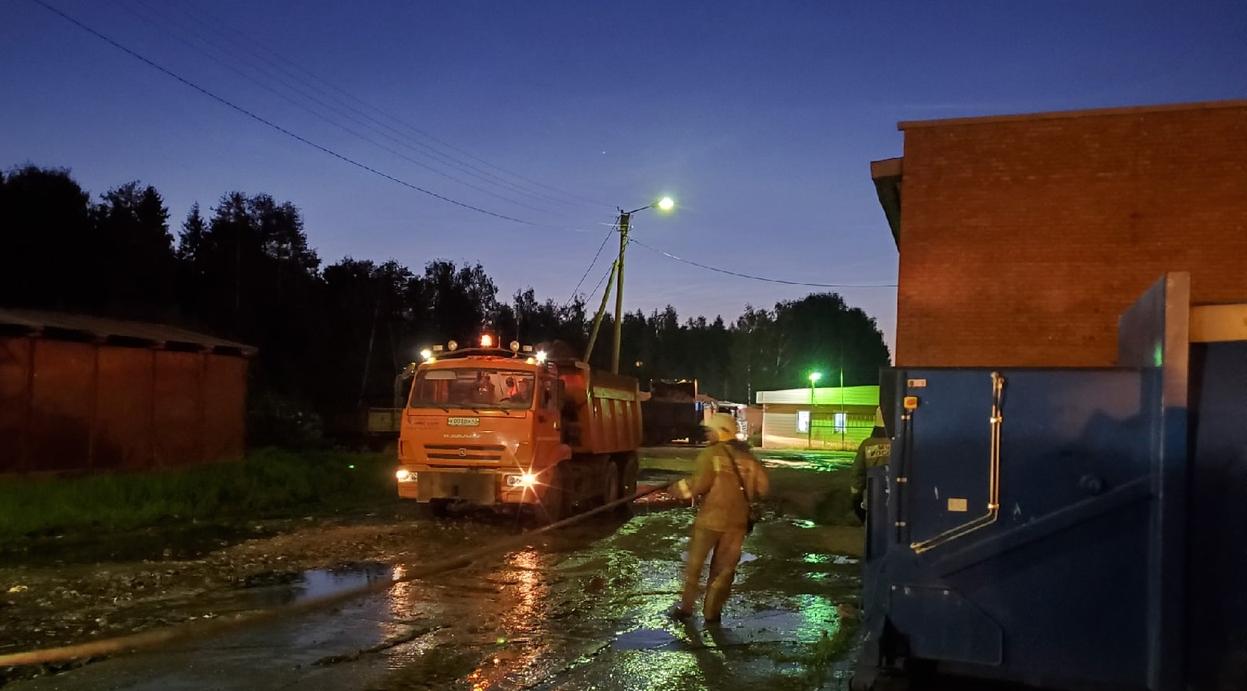 В Кирово-Чепецком районе загорелся мусорный полигон