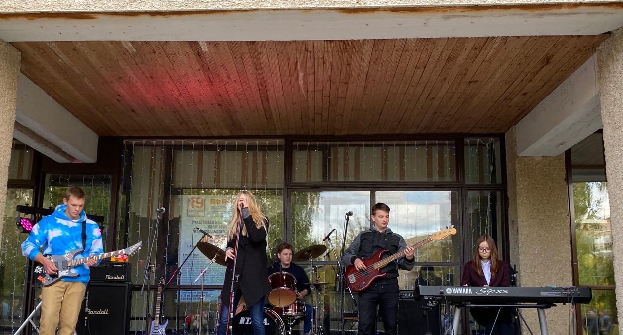 «Селфи 360» и музыкальные программы специально для чепчан: фоторепортаж Дня города 2021