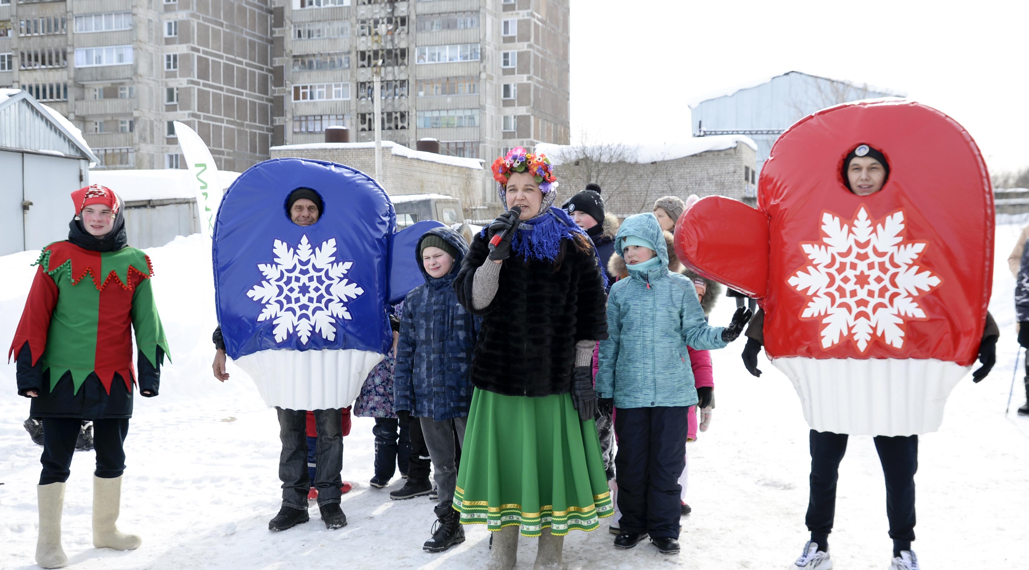 «УРАЛХИМ» и жители микрорайонов Кирово-Чепецка проводили зиму