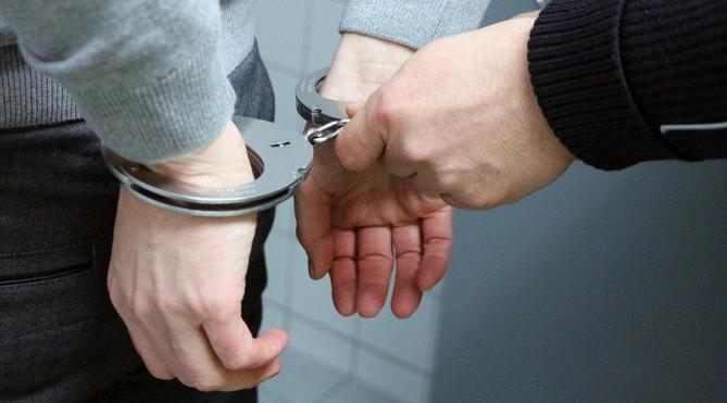 В Кирово-Чепецке задержали мужчину за попытку продать оружие