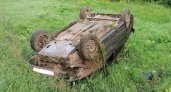 В Кировской области бесправник на "Ладе" съехал в кювет: машина опрокинулась
