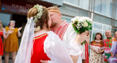 Жаркая пора: в Кировской области за лето женились почти 2,5 тысячи пар